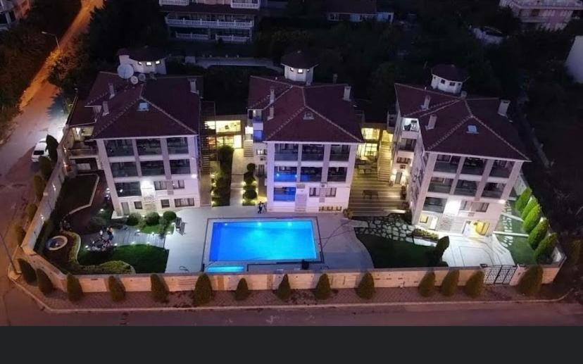 an aerial view of a house with a swimming pool at Plaj resort dorra in Buyukcekmece