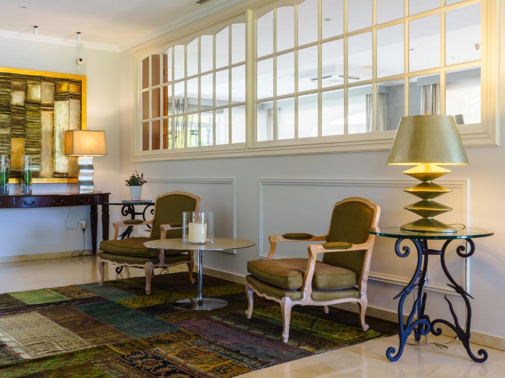 A seating area at Hotel Spa Atlántico San Vicente do Mar