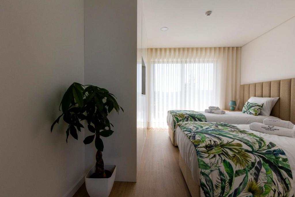Postel nebo postele na pokoji v ubytování Guest House Fojo dos Lobos