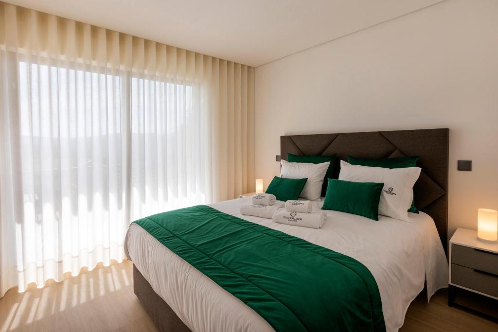 Postel nebo postele na pokoji v ubytování Guest House Fojo dos Lobos
