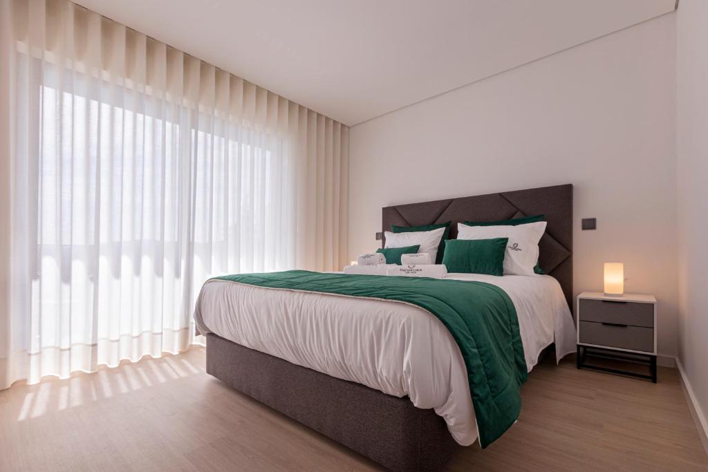 Postel nebo postele na pokoji v ubytování Guest House Fojo dos Lobos