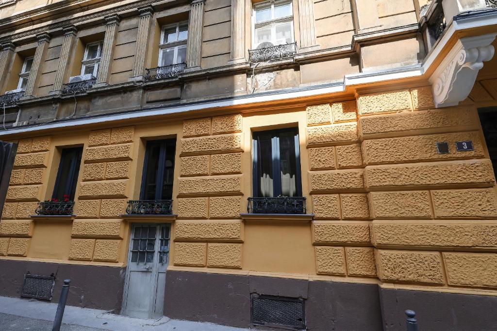 Budova, v ktorej sa apartmán nachádza
