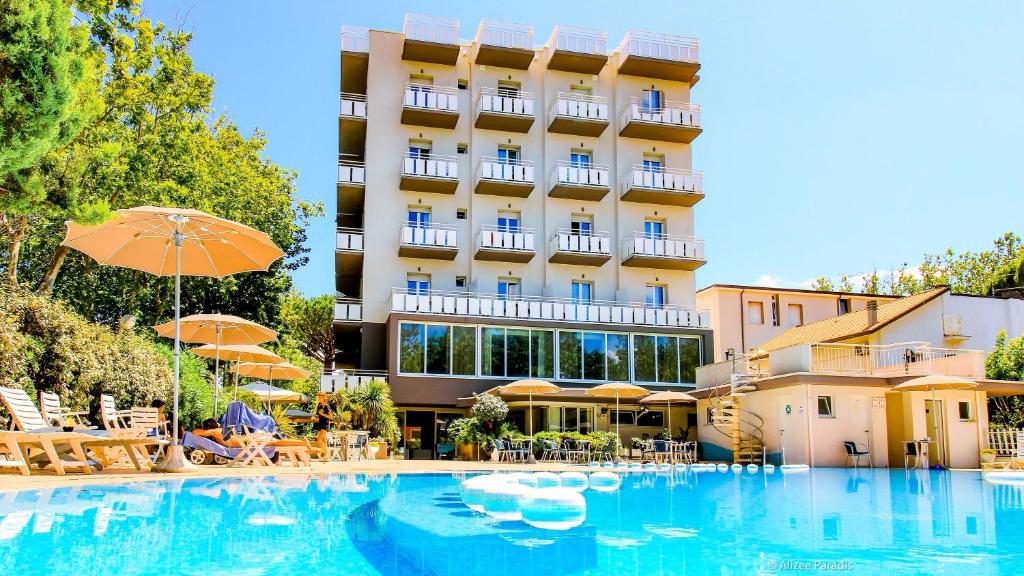 Bazén v ubytování Hotel Duca di Kent nebo v jeho okolí