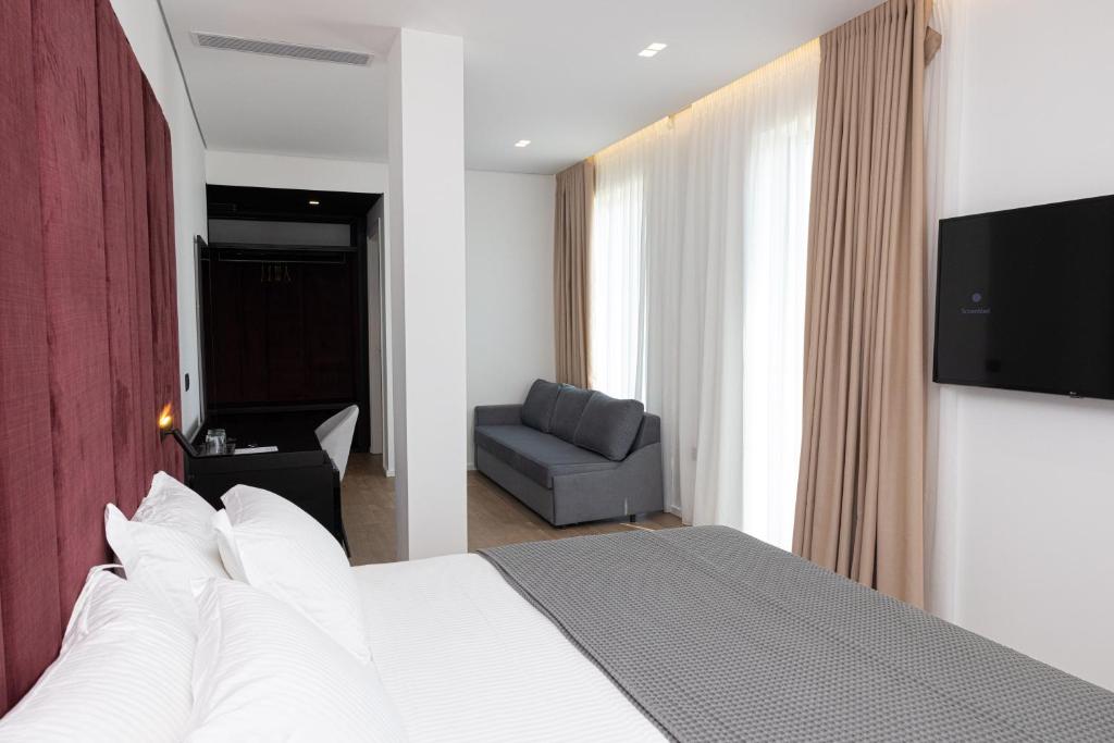 TV a/nebo společenská místnost v ubytování Lans Hotel