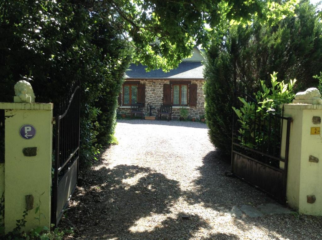 a driveway with a gate and a house at La Chevallerie - Tranquil oasis in Isigny-le-Buat