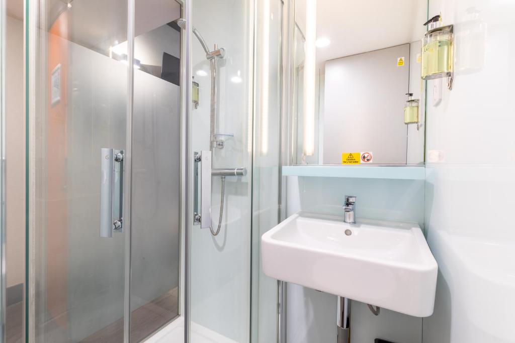 Koupelna v ubytování easyHotel Manchester