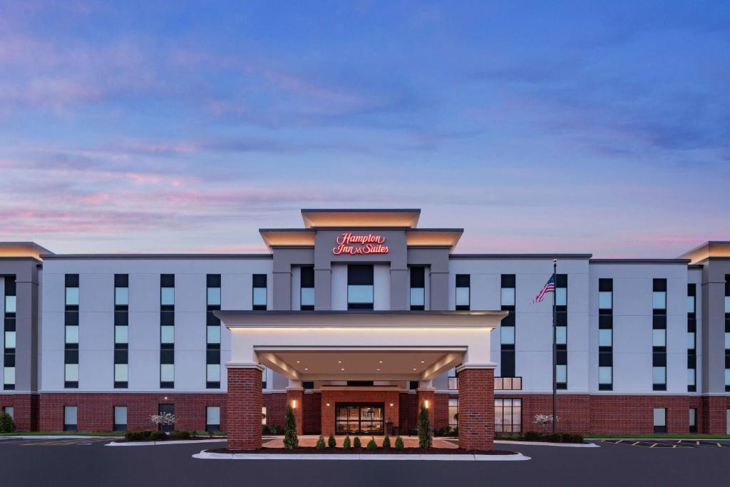 a rendering of the front of a hotel at Hampton Inn & Suites Bridgeview Chicago, Il in Bridgeview