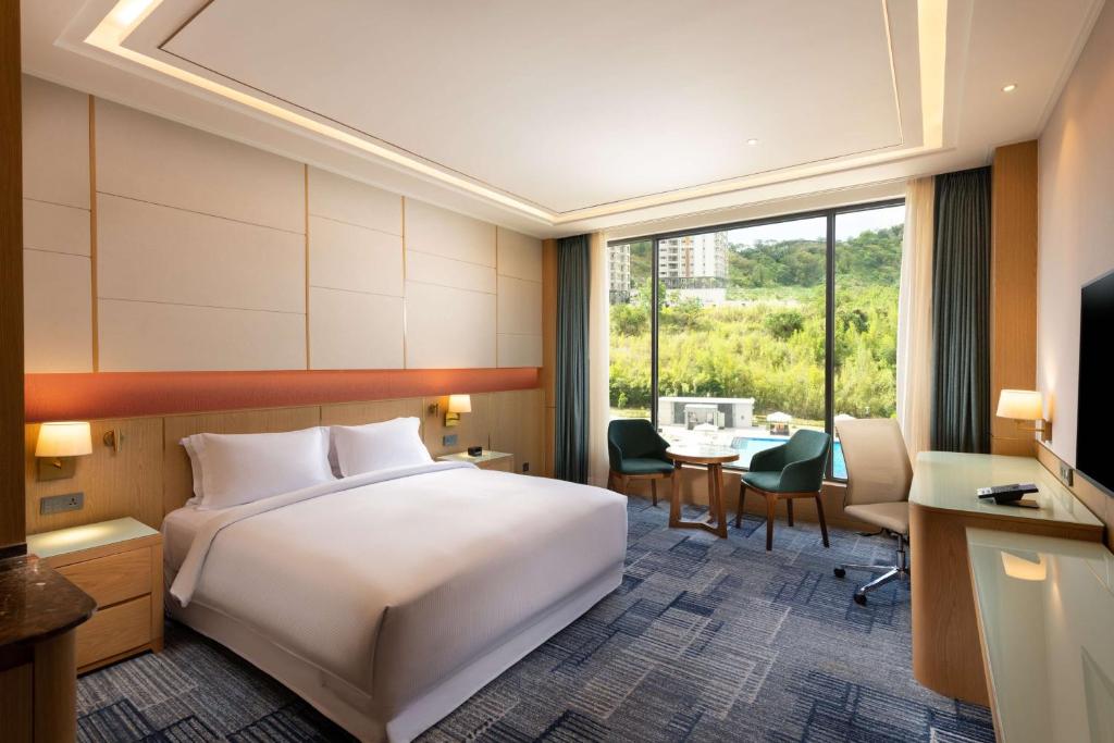 TV a/nebo společenská místnost v ubytování Hilton Clark Sun Valley Resort