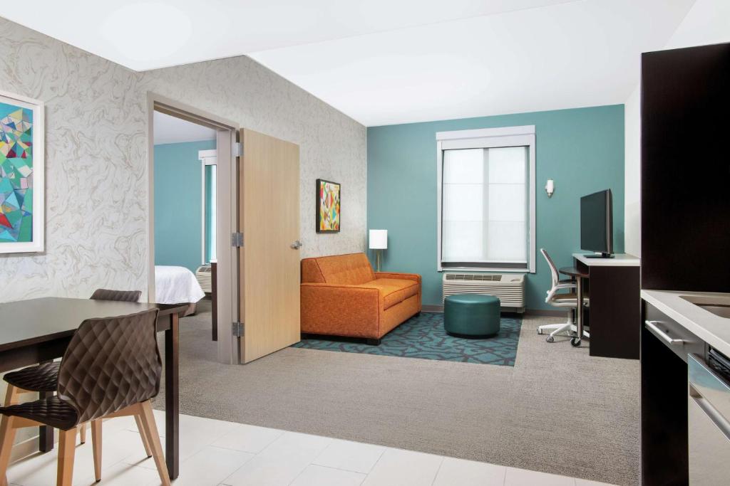 Home2 Suites by Hilton Long Island Brookhaven - King Studio Suite - No Fumar