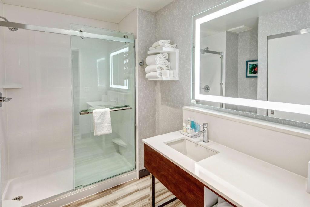 Hampton by Hilton Encinitas-Cardiff Beach Area - Zimmer Mit Kingsize-Bett