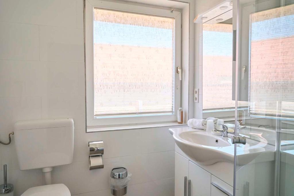 Koupelna v ubytování Hotel zur Post Ochsendorf