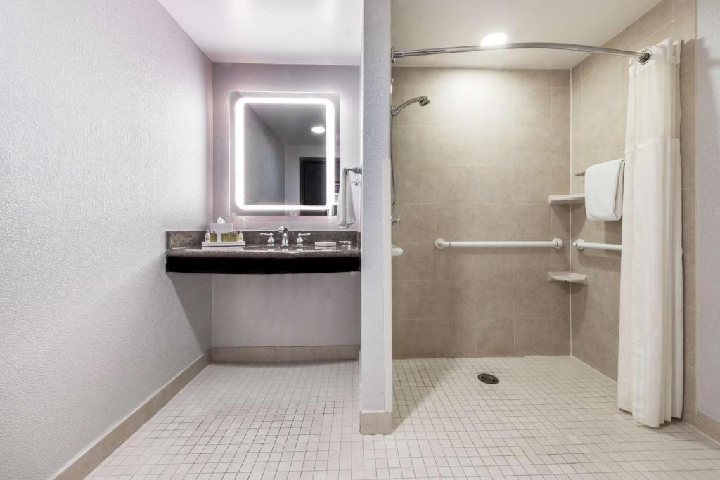 DoubleTree by Hilton Newark Penn Station, NJ - 