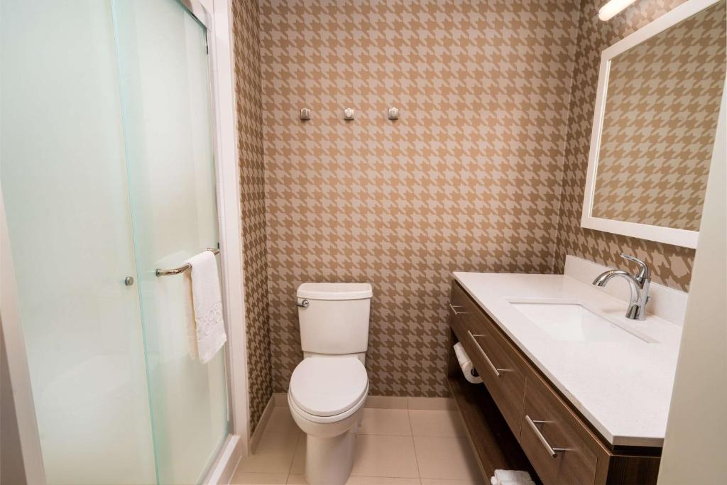 Home2 Suites Bakersfield - King Studio Suite - Hearing Access/Non-Smoking