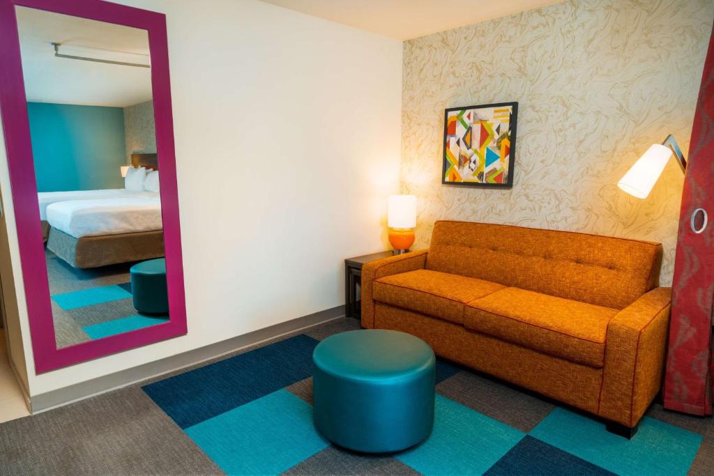 Home2 Suites Bakersfield - Queen Studio With Two Queen Beds - Non-Smoking