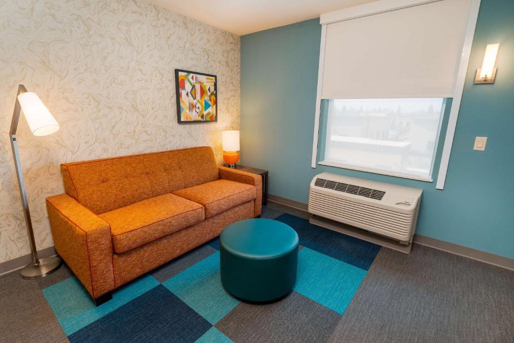 Home2 Suites Bakersfield - King Suite - Mobility Access/Non-Smoking
