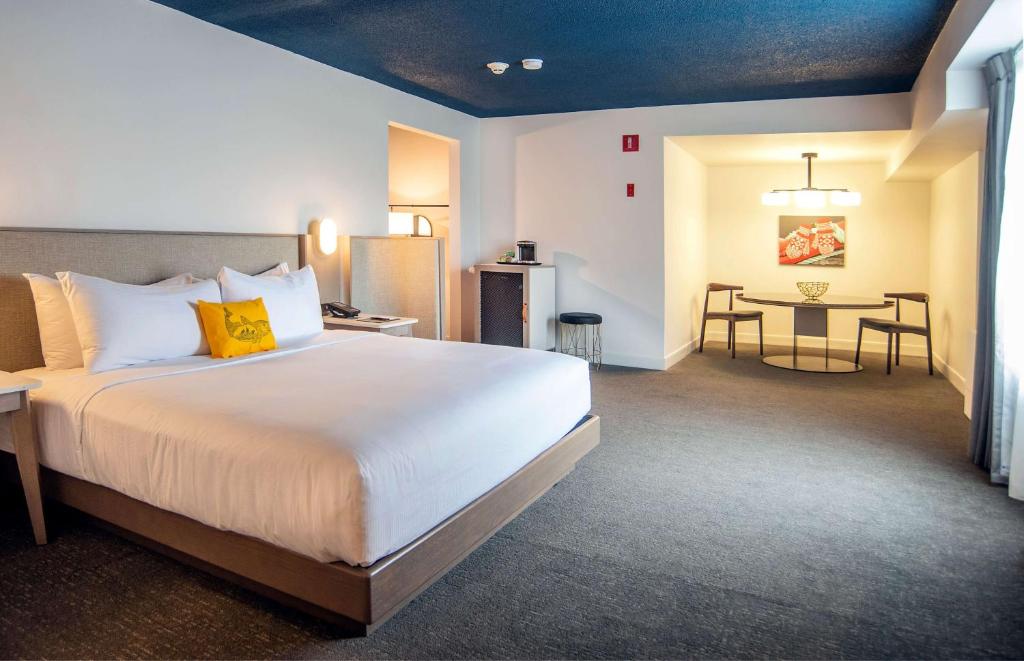 DoubleTree by Hilton St. John's Harbourview photo