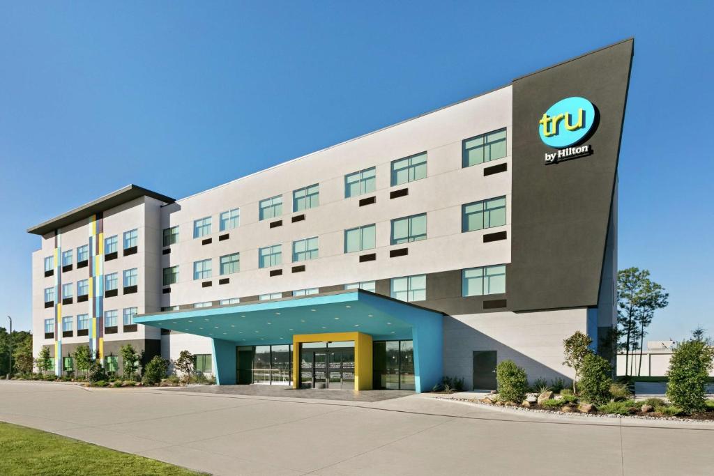an image of the front of a hotel at Tru By Hilton Longview in Longview