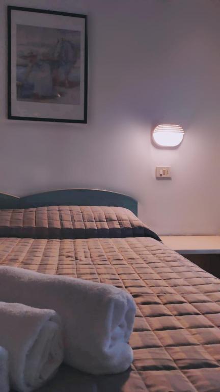 Postel nebo postele na pokoji v ubytování Hotel Roma