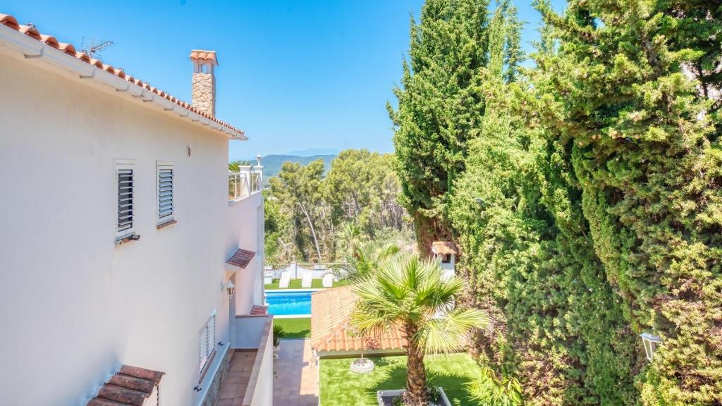 Vonkajšia záhrada v ubytovaní Costacabana - Villa Maribel