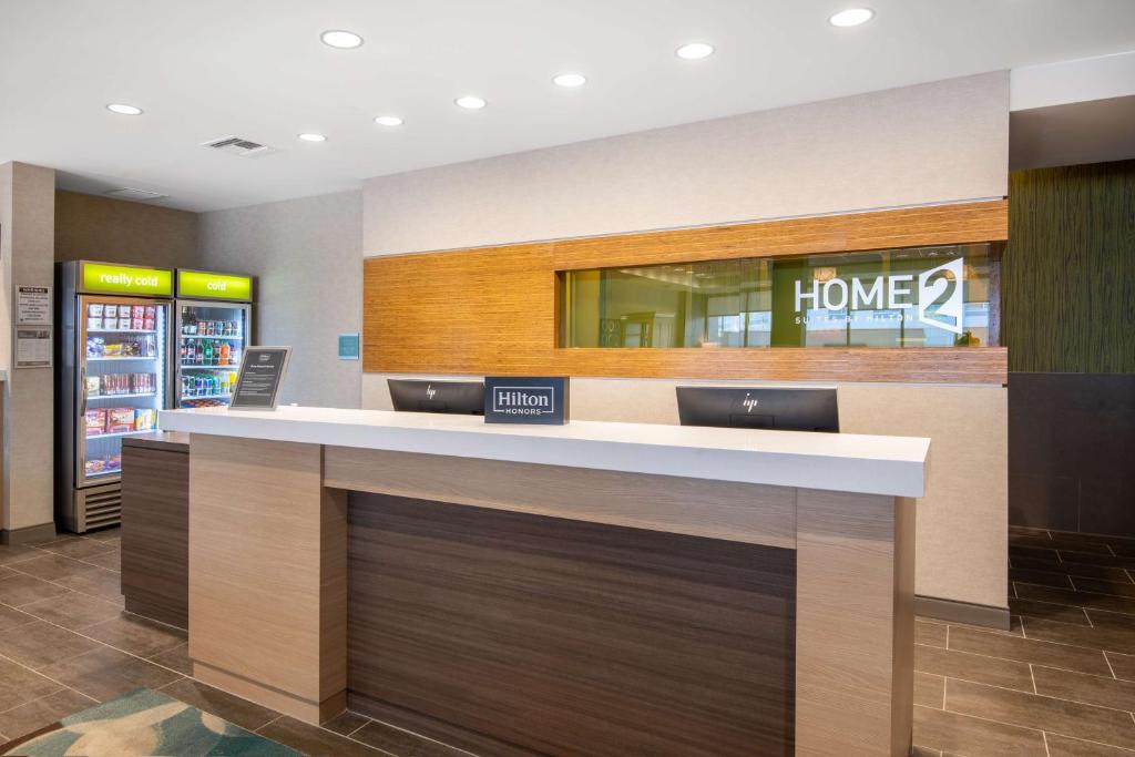 Home2 Suites By Hilton Phoenix Airport North, Azのロビーまたはフロント