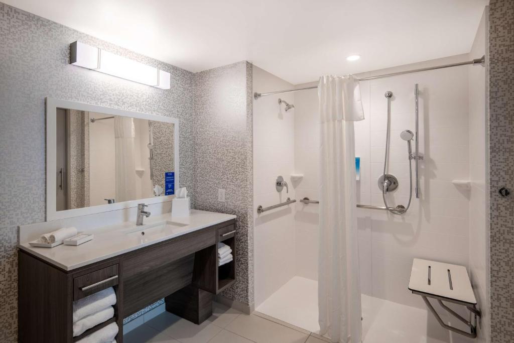 Home2 Suites By Hilton Phoenix Airport North, Azにあるバスルーム