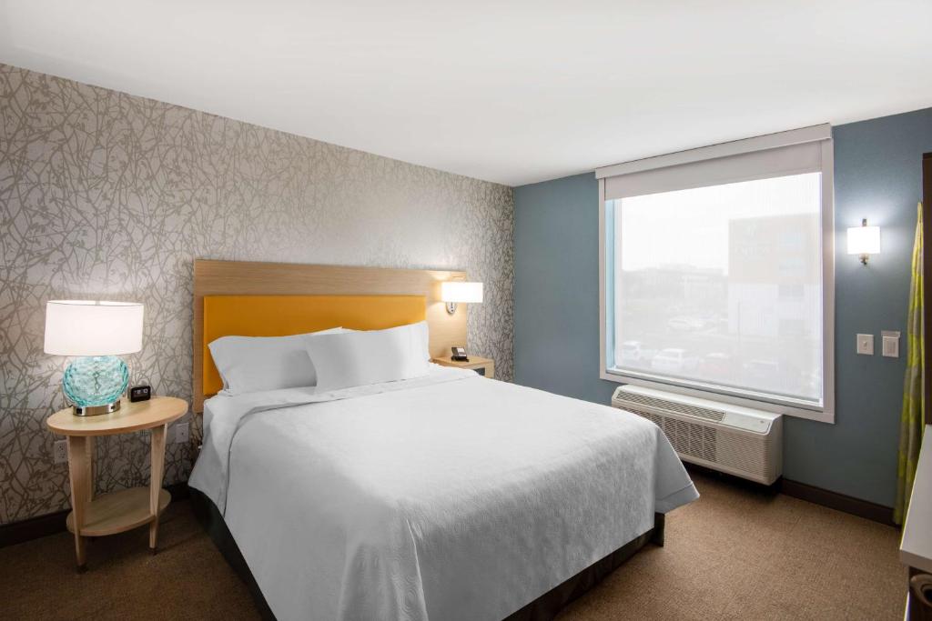Home2 Suites By Hilton Phoenix Airport North, Azにあるベッド