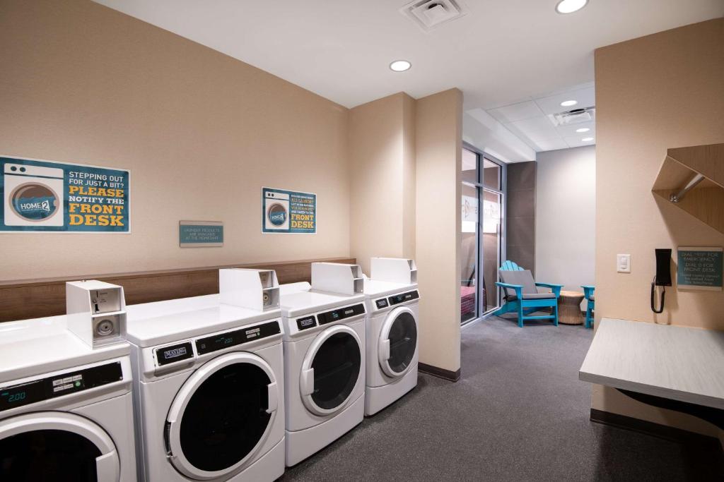 フェニックスにあるHome2 Suites By Hilton Phoenix Airport North, Azのギャラリーの写真