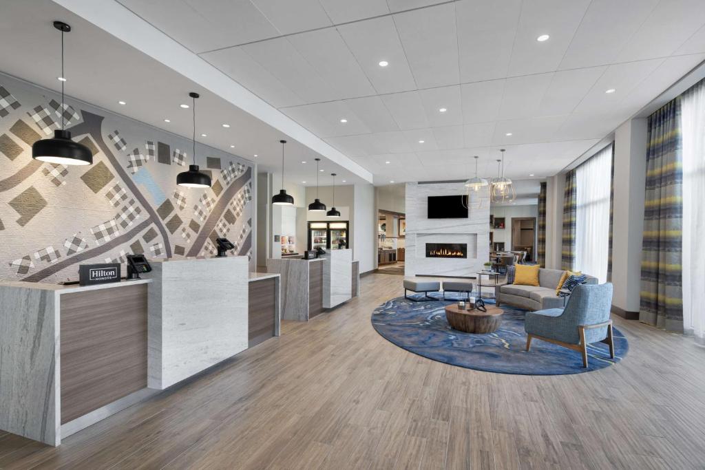 Zona de hol sau recepție la Homewood Suites by Hilton Boston Woburn