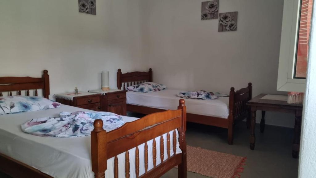 Postel nebo postele na pokoji v ubytování Bujtina Te Grima