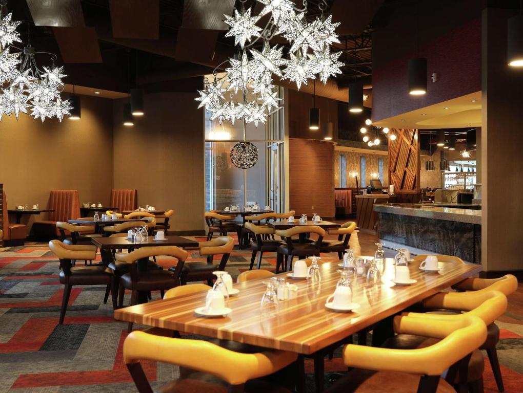 Doubletree By Hilton Omaha Southwest, Ne photo
