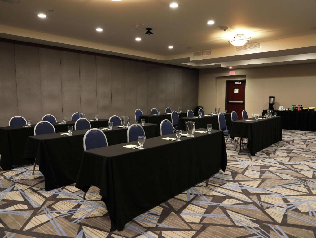 Doubletree By Hilton Omaha Southwest, Ne photo