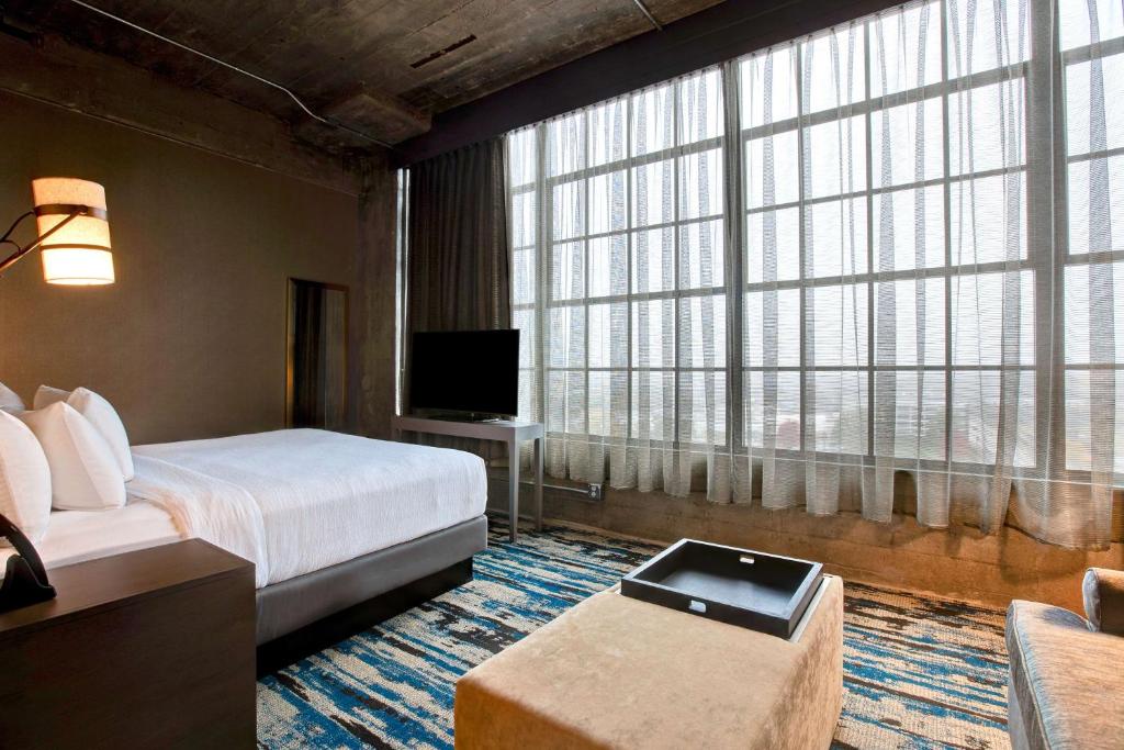 Embassy Suites By Hilton Rockford Riverfront - Suite King Studio