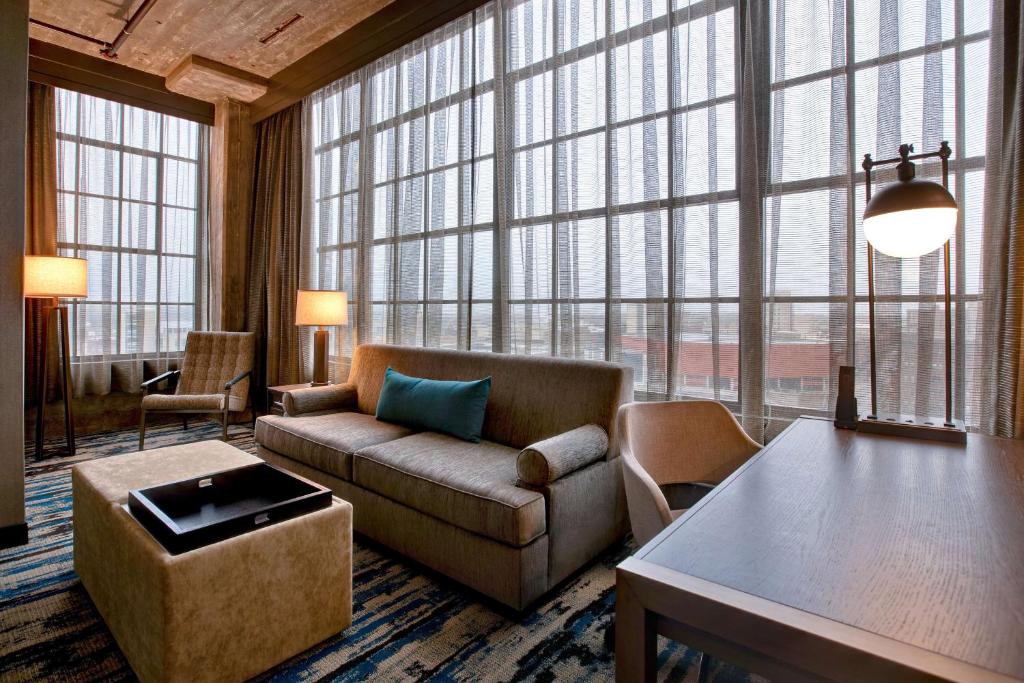 Embassy Suites By Hilton Rockford Riverfront - Suite De Coin Queen Avec Deux Lits Queen