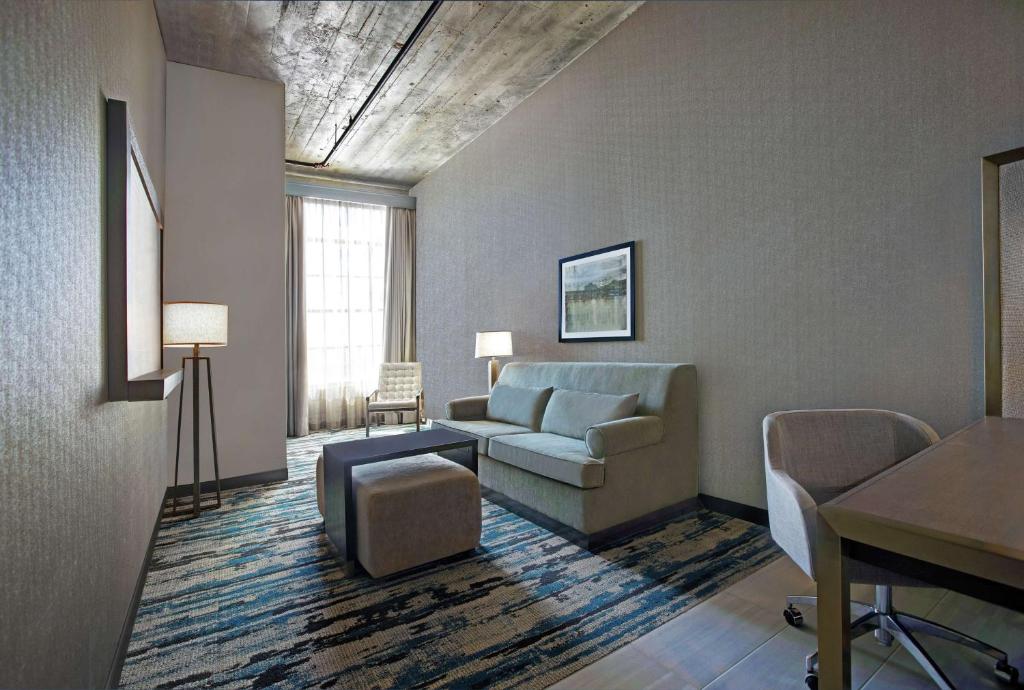 Embassy Suites By Hilton Rockford Riverfront - Suite Roi D'angle