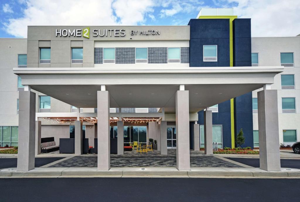 a building with a home services building at Home2 Suites By Hilton Lawrenceville Atlanta Sugarloaf, Ga in Lawrenceville