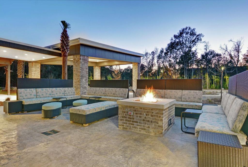 Home2 Suites By Hilton Charleston Daniel Island, Sc photo