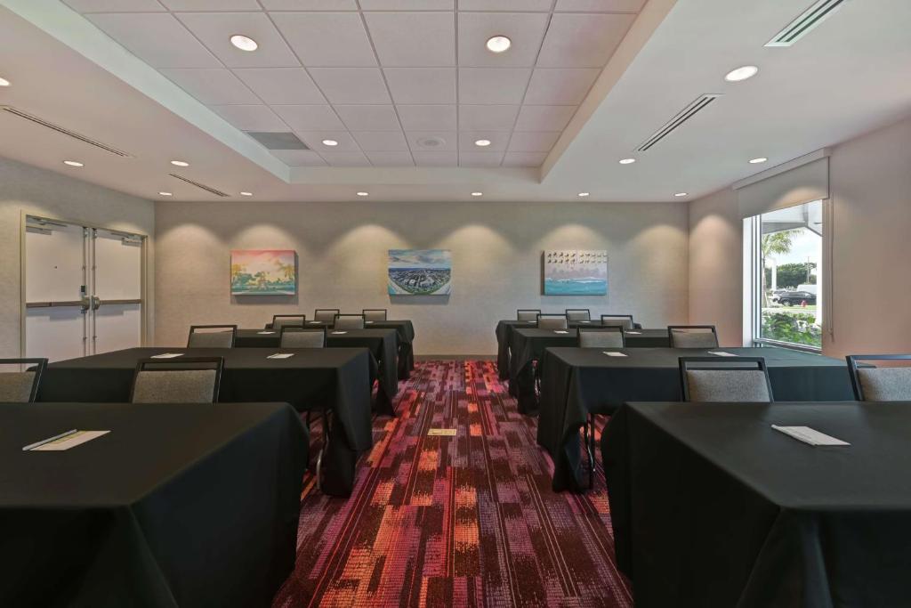 Home2 Suites By Hilton West Palm Beach Airport photo