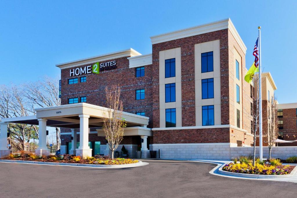 a front view of a hotel with a building at Home2 Suites By Hilton Alpharetta, Ga in Alpharetta