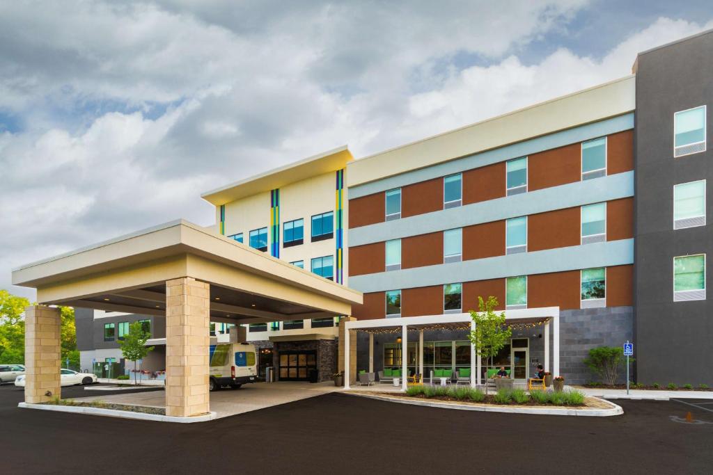 een weergave van een ziekenhuisgebouw bij Home2 Suites By Hilton Minneapolis-Mall of America in Bloomington