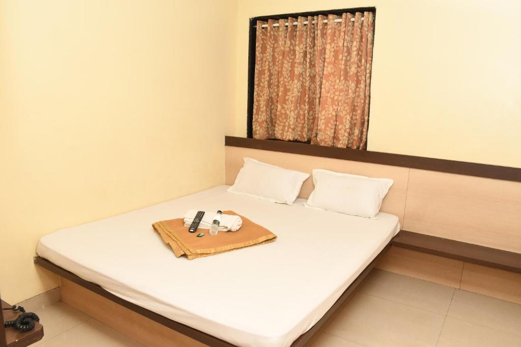 Postel nebo postele na pokoji v ubytování Hotel Sachin