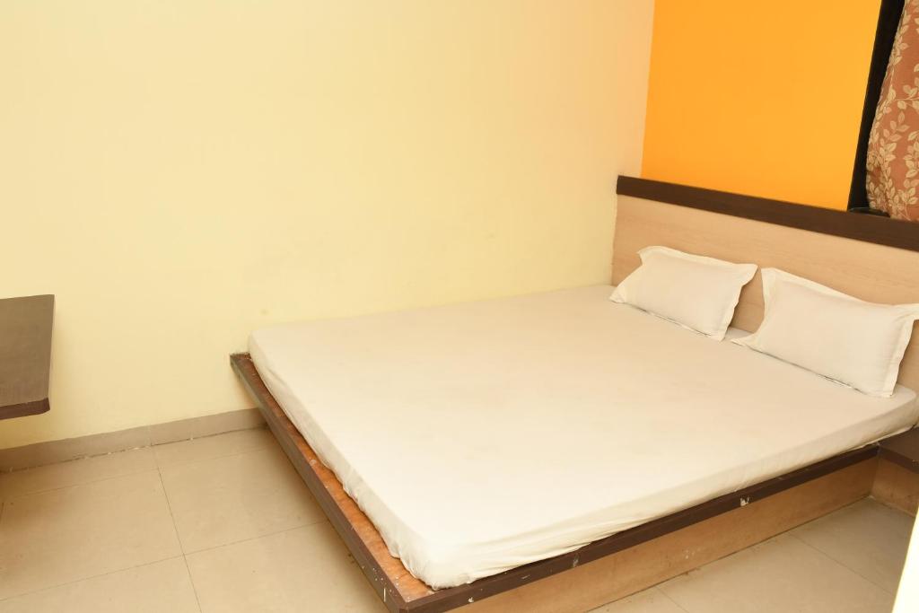 Postel nebo postele na pokoji v ubytování Hotel Sachin