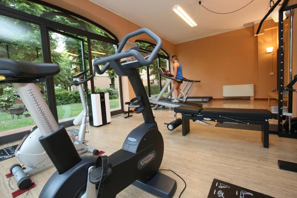 Fitness centrum a/nebo fitness zařízení v ubytování Hotel Le Ville