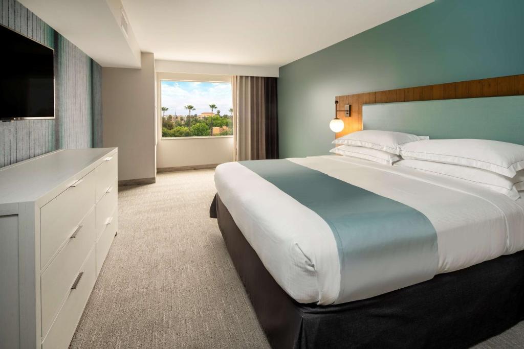 SunCoast Hotel Anaheim, Tapestry Collection by Hilton - 