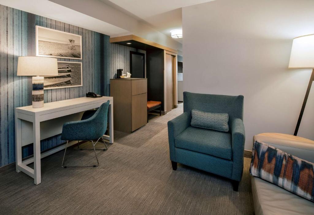 SunCoast Hotel Anaheim, Tapestry Collection by Hilton - Suite King Studio