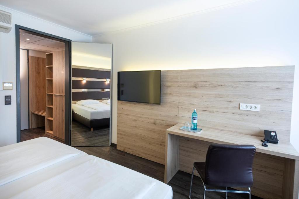 Postel nebo postele na pokoji v ubytování Roomingtons Kaiserhof Landshut