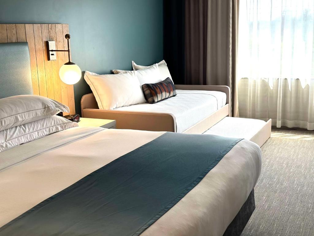 SunCoast Hotel Anaheim, Tapestry Collection by Hilton - 