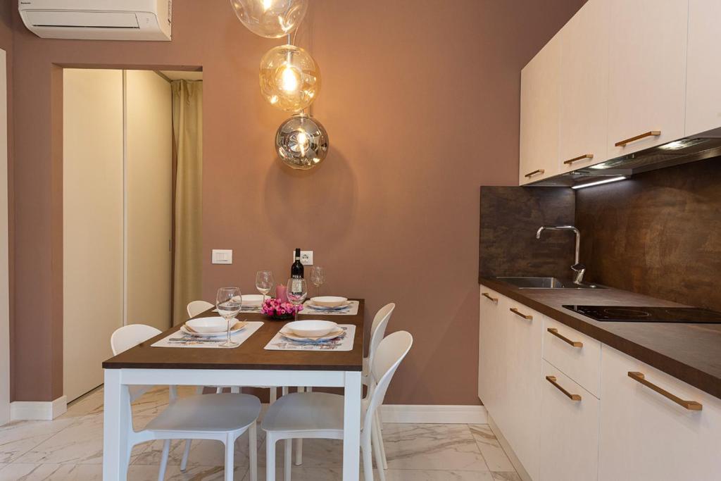 Kuchyň nebo kuchyňský kout v ubytování Emerald Suites