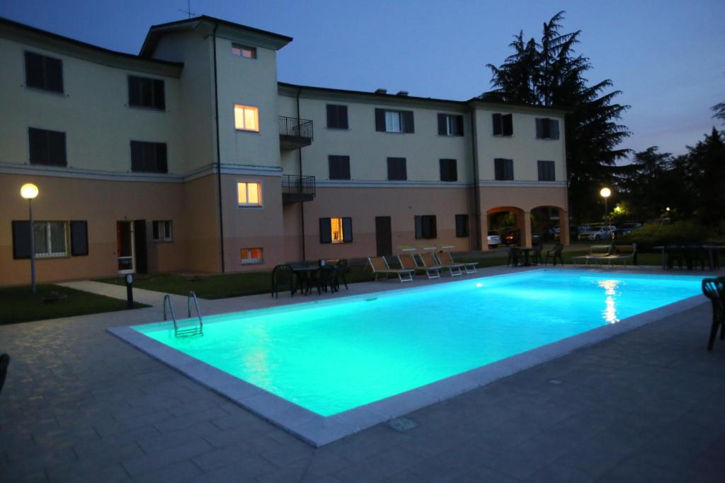 Bazén v ubytování Hotel Le Ville nebo v jeho okolí
