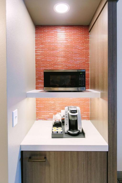 Hilton Garden Inn Winter Park, FL - キングルーム - アクセスを聞く