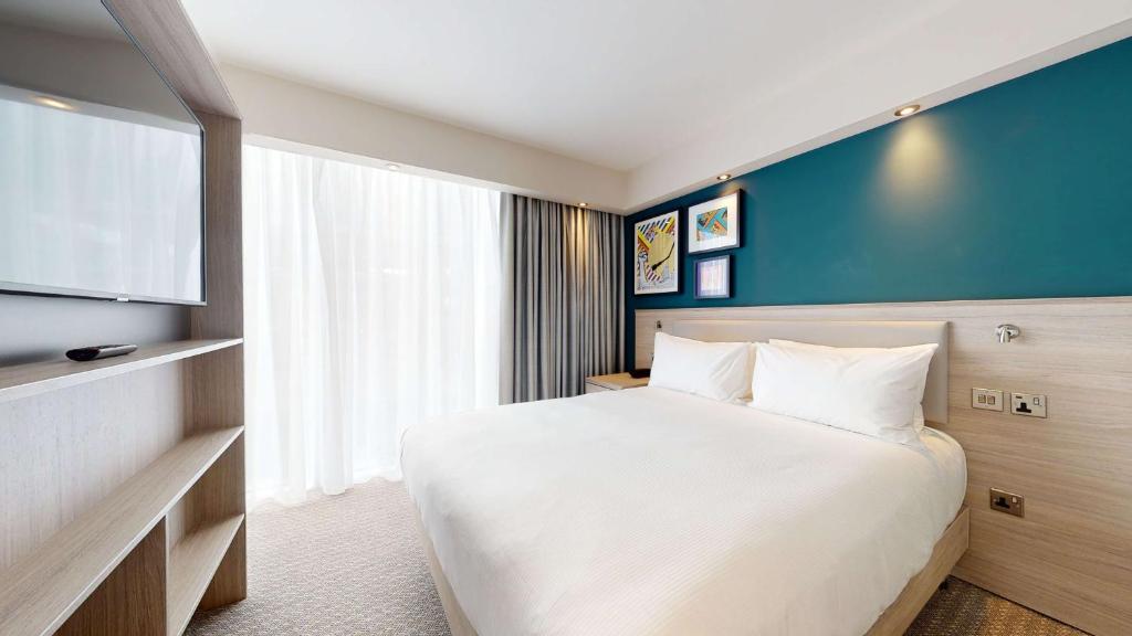 
Premium Queen Room with Lounge Area
